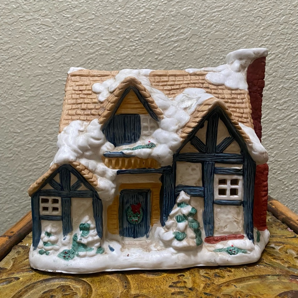 Vtg Dickens’ Christmas Holiday Cottage illuminated Porcelain Lighted House
